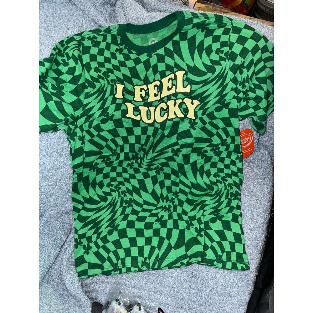 St. Patrick’s Day feeling lucky T-shirt XXL (18) youth B22
